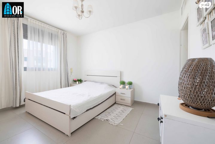 דירה, הרב זבולון גרז, רחובות הצעירה, רחובות