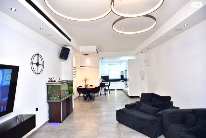 דירת גן, דרך האילנות, גדרה מזרח, גדרה