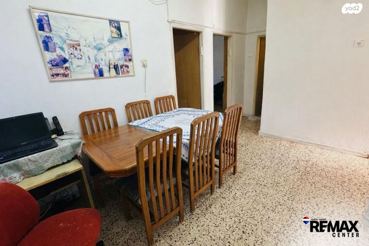 דירת גן, השלושה, עמידר, בת ים