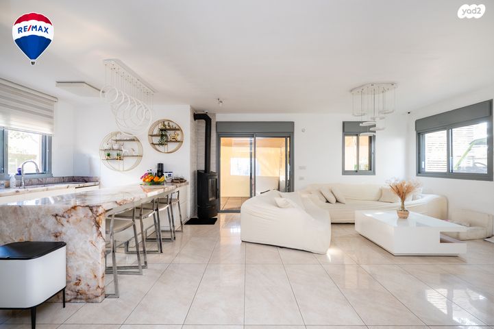 דו משפחתי, מול היקב, זכרון יעקב