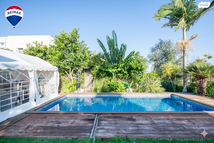 דו משפחתי, מול היקב, זכרון יעקב