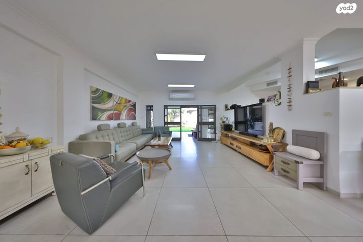 דו משפחתי, רקפות, אפק, קרית ביאליק