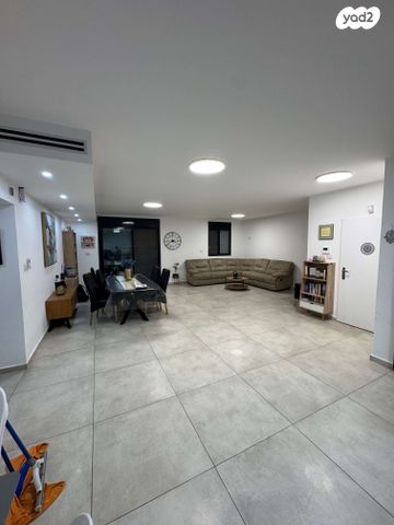 דירת גן, הרב אבא אבוחצירה, שדרות בפארק, שדרות