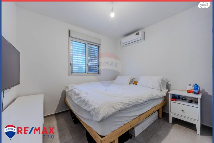 דו משפחתי, חצב, אומן