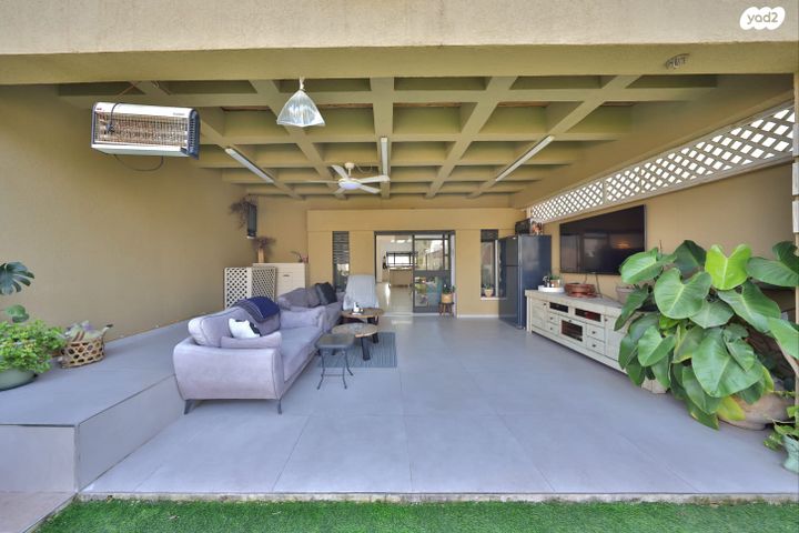 דו משפחתי, רקפות, אפק, קרית ביאליק