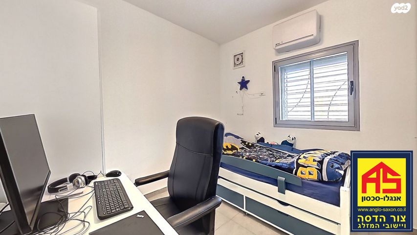 דירה, דוכיפת, סנסן, צור הדסה