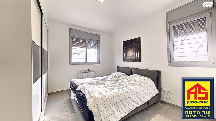 דירה, דוכיפת, סנסן, צור הדסה