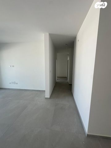 דירה, אשכולות, עמק הכרמל, נשר