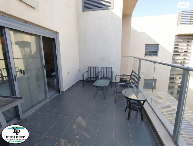 דירה, הרכס, עתלית