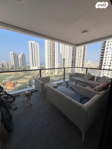 אמנון ליפקין שחק 