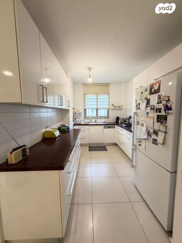 דירה, הזוהר, מחנה יהודה, פתח תקווה