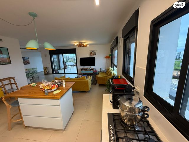 גג/ פנטהאוז, הרב שלום שבזי, פסגות אפק, ראש העין