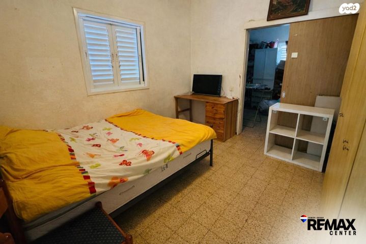 דירת גן, השלושה, עמידר, בת ים