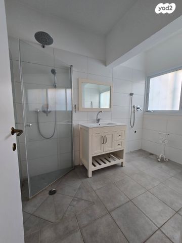 דירת גן, הרצליה