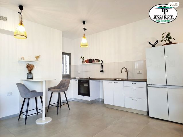 דירה, הרכס, עתלית