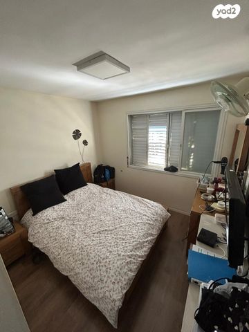 דירה, הגיבור האלמוני, יד אליהו, תל אביב יפו