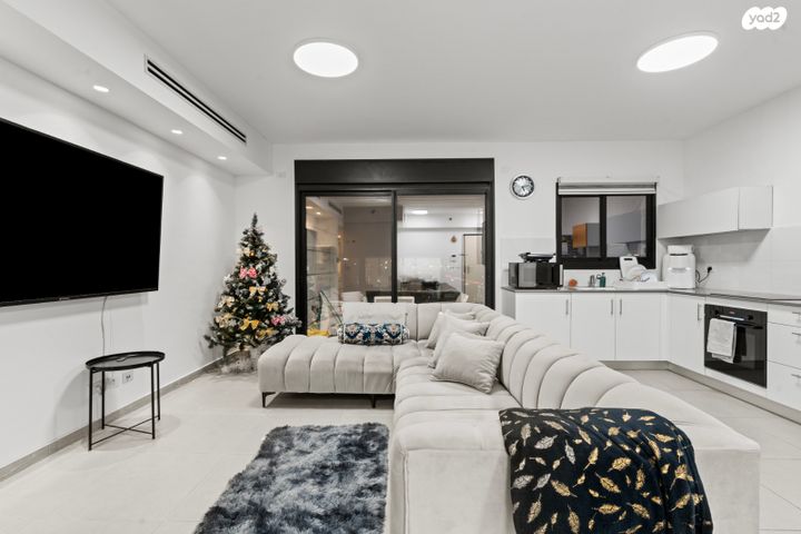 שולמית אלוני 