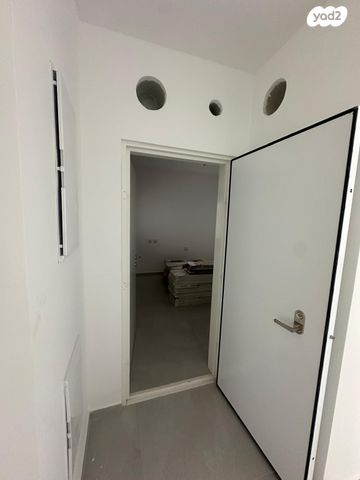 דירה, אשכולות, עמק הכרמל, נשר