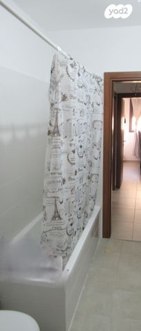 דירת גן, אהבת שלום, כוכב יעקב, כוכב יעקב