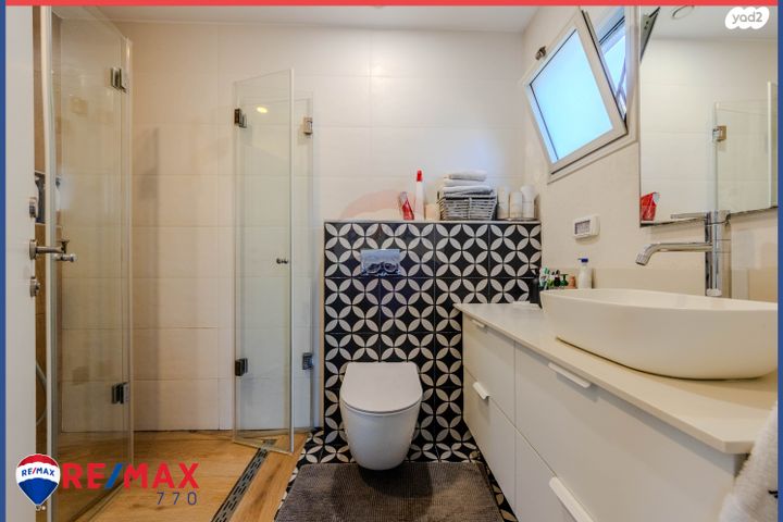 דו משפחתי, אומן