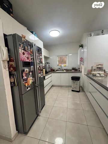 דירה, רמב"ם, ראשון לציון