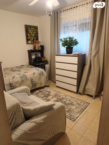 דירה, אבשלום חביב, ארמון הנציב, תלפיות מזרח, ירושלים