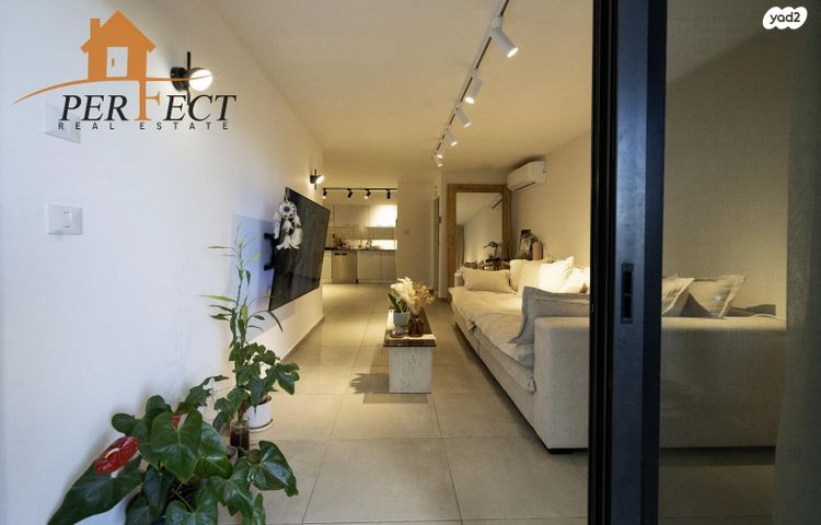 דירה, הנעורים, הרצליה