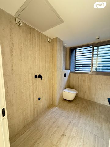 דירה, הרצליה