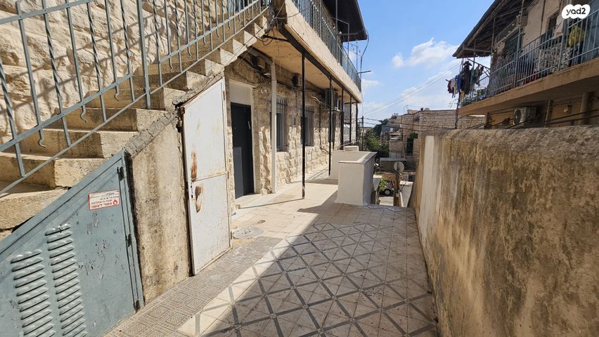 דירה, המדרגות, נחלאות, שערי חסד, ירושלים