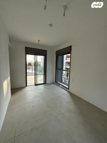 דירה, הרצליה