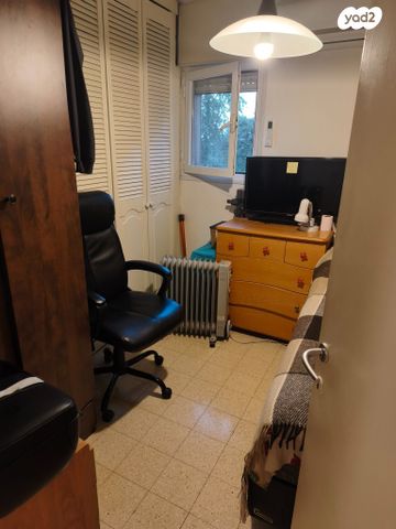 דירה, אבשלום חביב, ארמון הנציב, תלפיות מזרח, ירושלים