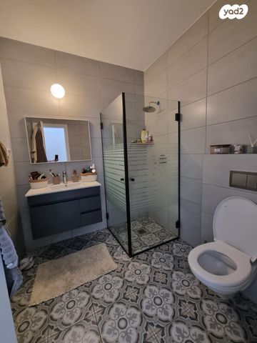 דירת גן, אסתר ראב, הרצליה