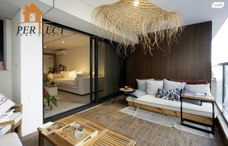 דירה, הנעורים, הרצליה