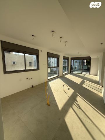 דירה, הרצליה