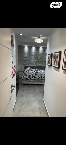 דירה, יעל רום, הדר המושבות החדשה / אם המושבות החדשה, פתח תקווה