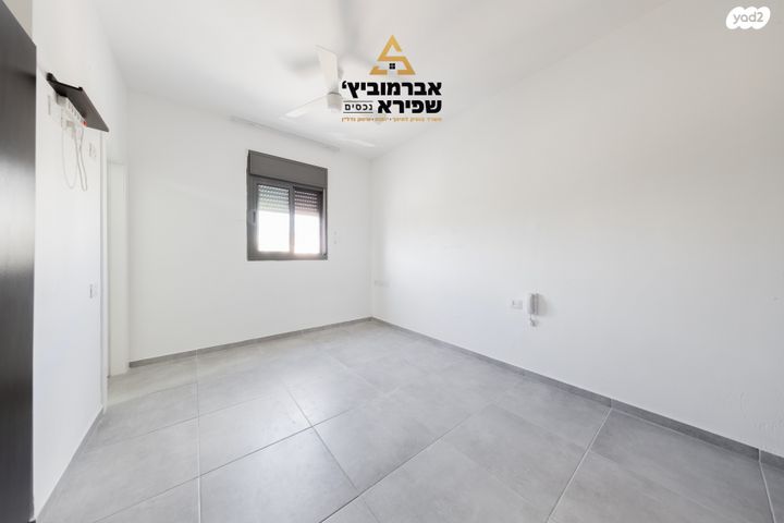 גג/ פנטהאוז, גפן 13, החורש, חריש