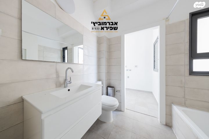 גג/ פנטהאוז, גפן 13, החורש, חריש