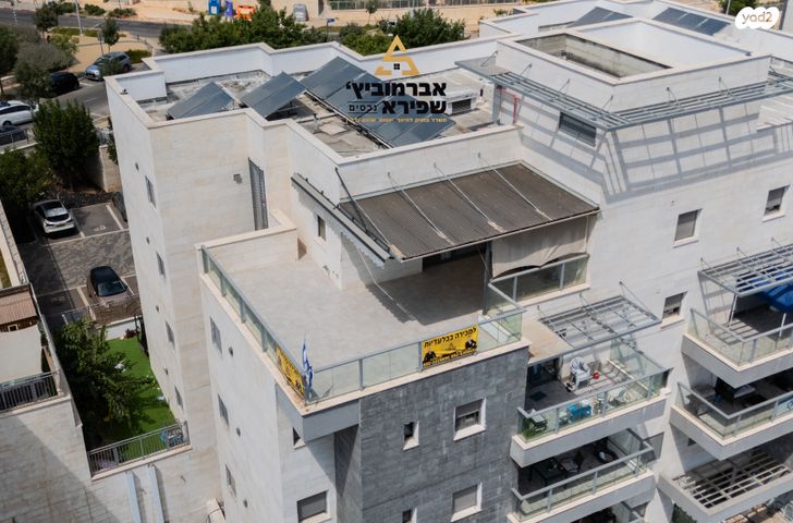 גג/ פנטהאוז, גפן 13, החורש, חריש