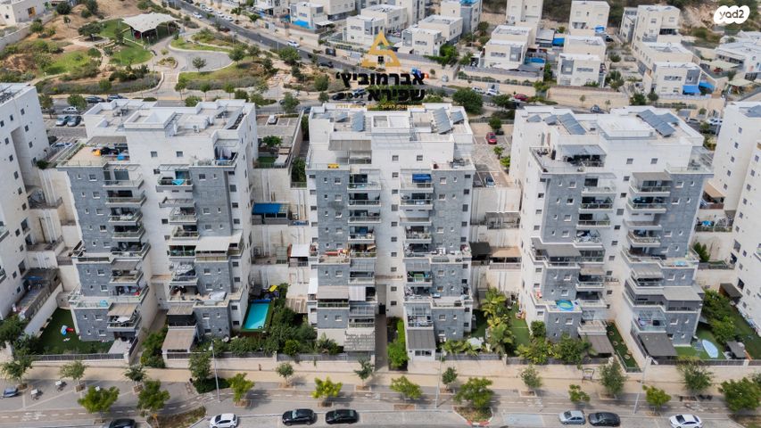 גג/ פנטהאוז, גפן 13, החורש, חריש