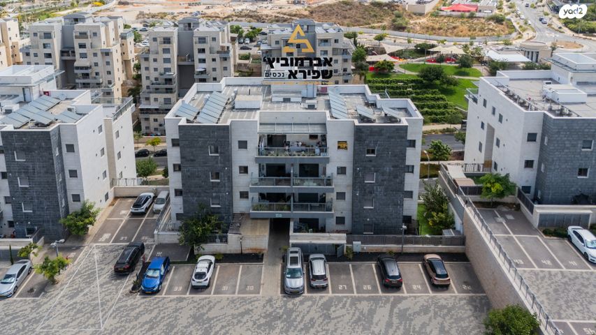 גג/ פנטהאוז, גפן 13, החורש, חריש