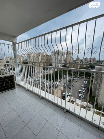 יגאל אלון 13