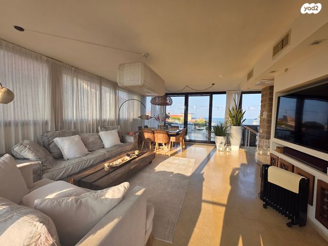 גג/ פנטהאוז, עג'מי, גבעת העליה, תל אביב יפו