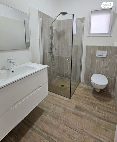 בית פרטי/ קוטג', כיכר ברוש, קרית אלון, פתח תקווה