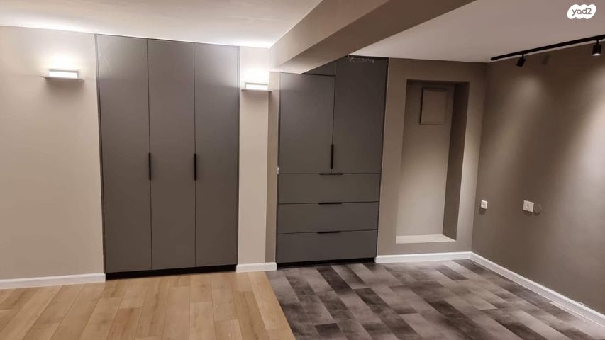 סטודיו/ לופט, בנות חיל, ראשון לציון