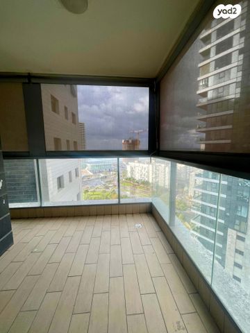 דירה, יצחק שדה 4, דרום מערב ותיק, בת ים