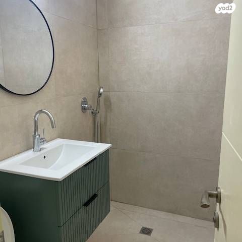 גג/ פנטהאוז, הרב עוזיאל, בבלי, תל אביב יפו