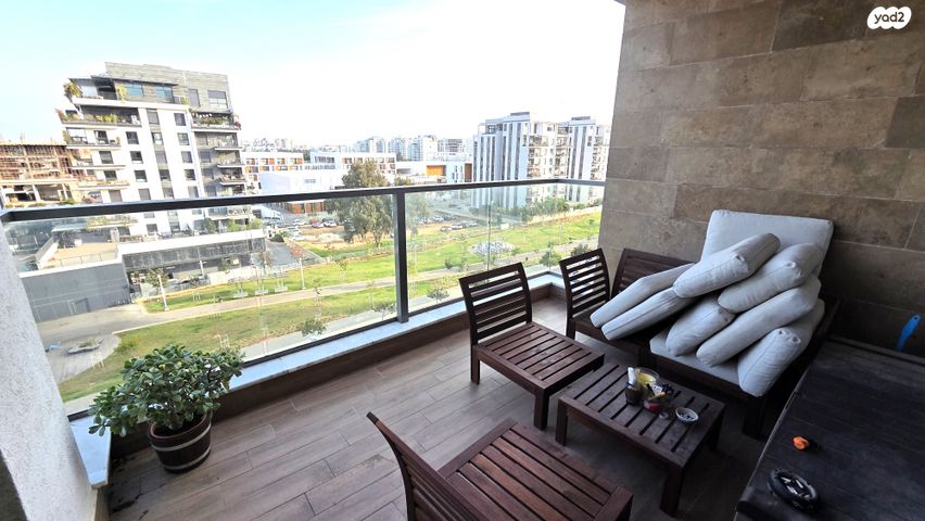 דירה, הרב עובדיה יוסף, גליל ים (מתחם הכוכבים), הרצליה