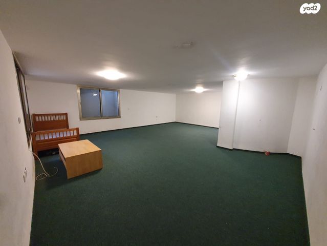 דו משפחתי, עגור, הציפורים, קיסריה