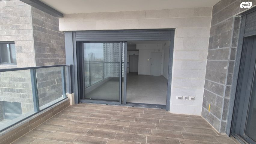 דירה, אמנון ליפקין שחק, נוף הטיילת, נתניה