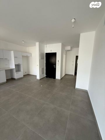 דירה, הגדוד העברי, רעננה